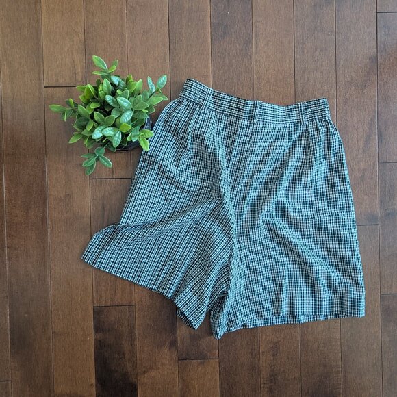 DITSY PLAID VINTAGE BLACK AND WHITE TROUSER SHORTS - Picture 3 of 3